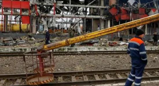 රුසියාවෙන්, යුක්‍රේනයට ගුවන් ප්‍රහාර 700 ක්.